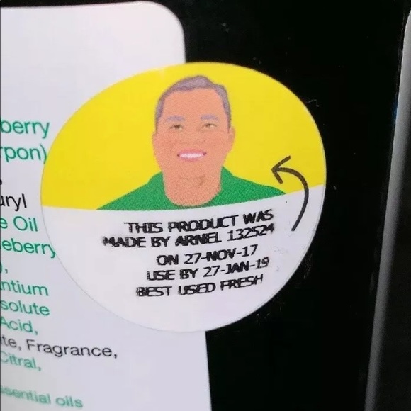 COPY - Lush Cosmetics BERRY BERRY CHRISTMAS SHOWER GEL🎄 - Picture 4 of 4